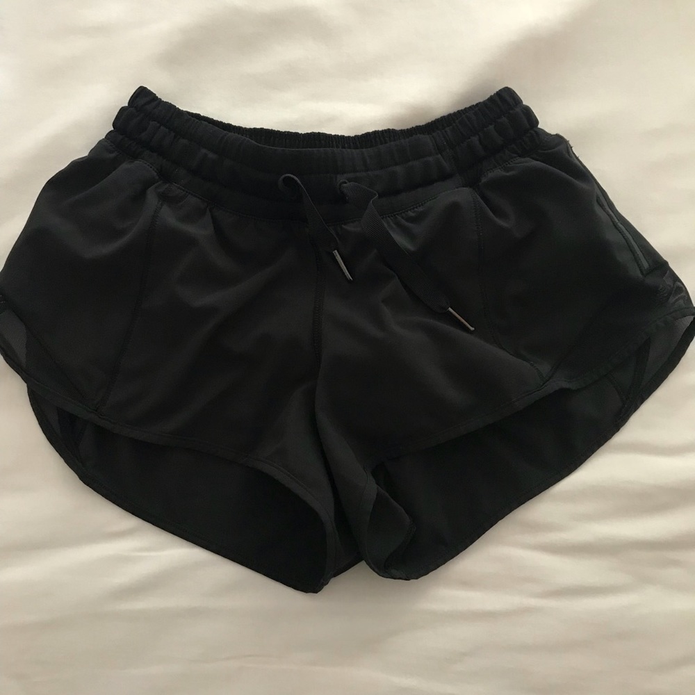 LULULEMON HOTTY HOT SHORT 2.5”